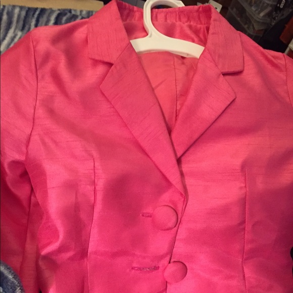 Pink interview suit. - Picture 1 of 3